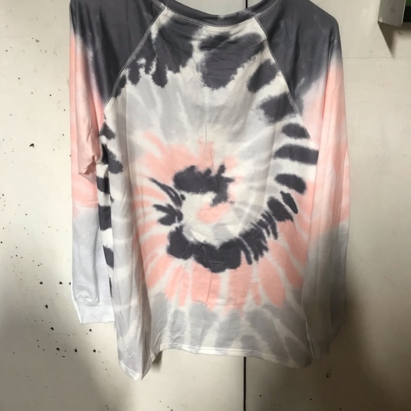 🌟✨SALE!✨🌟 Adorable Tie-Dyed Top! - Picture 4 of 6